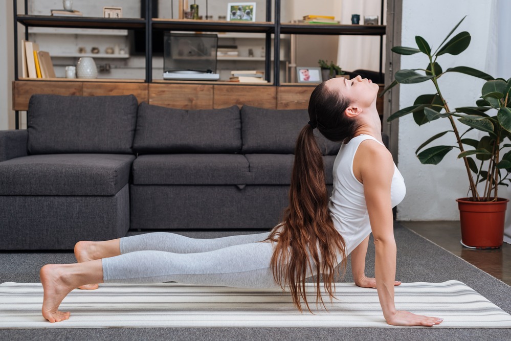 come fare yoga posizione cobra